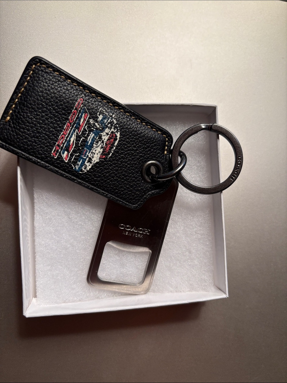 Coach key ring with bottle opener - Picture 2 of 5